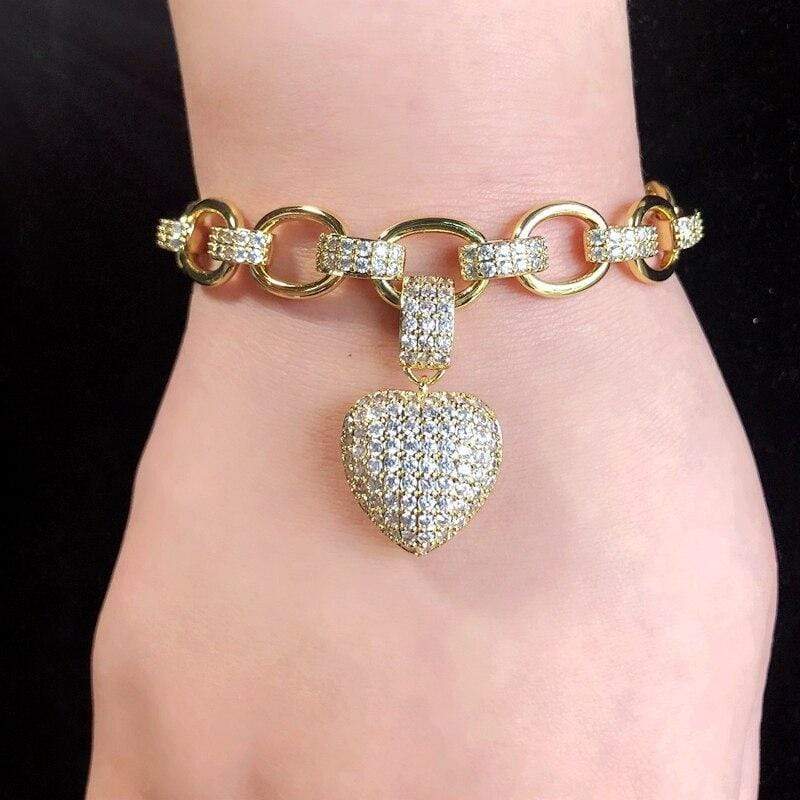 Goldenes Armband mit Herzanhänger, Zirkonia-Steine, eleganter Schmuck, Damenaccessoire.