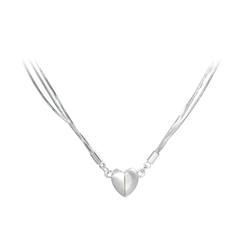 Silberne Herz-Halskette, mehrsträngig, elegantes Design, Schmuck für Damen, Geschenkidee.