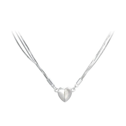 Silberne Herz-Halskette, mehrsträngig, elegantes Design, Schmuck für Damen, Geschenkidee.