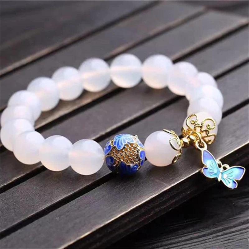 Weiße Achat-Perlenarmband mit blauem Schmetterlingsanhänger, 10 mm, Schmuck, Damenaccessoire.