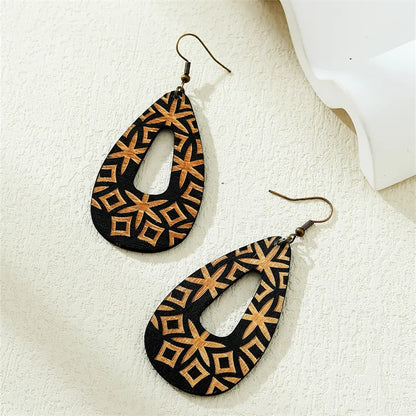 Schwarze Holzohrringe mit geometrischem Muster, handgefertigt, modisch, Boho-Stil.