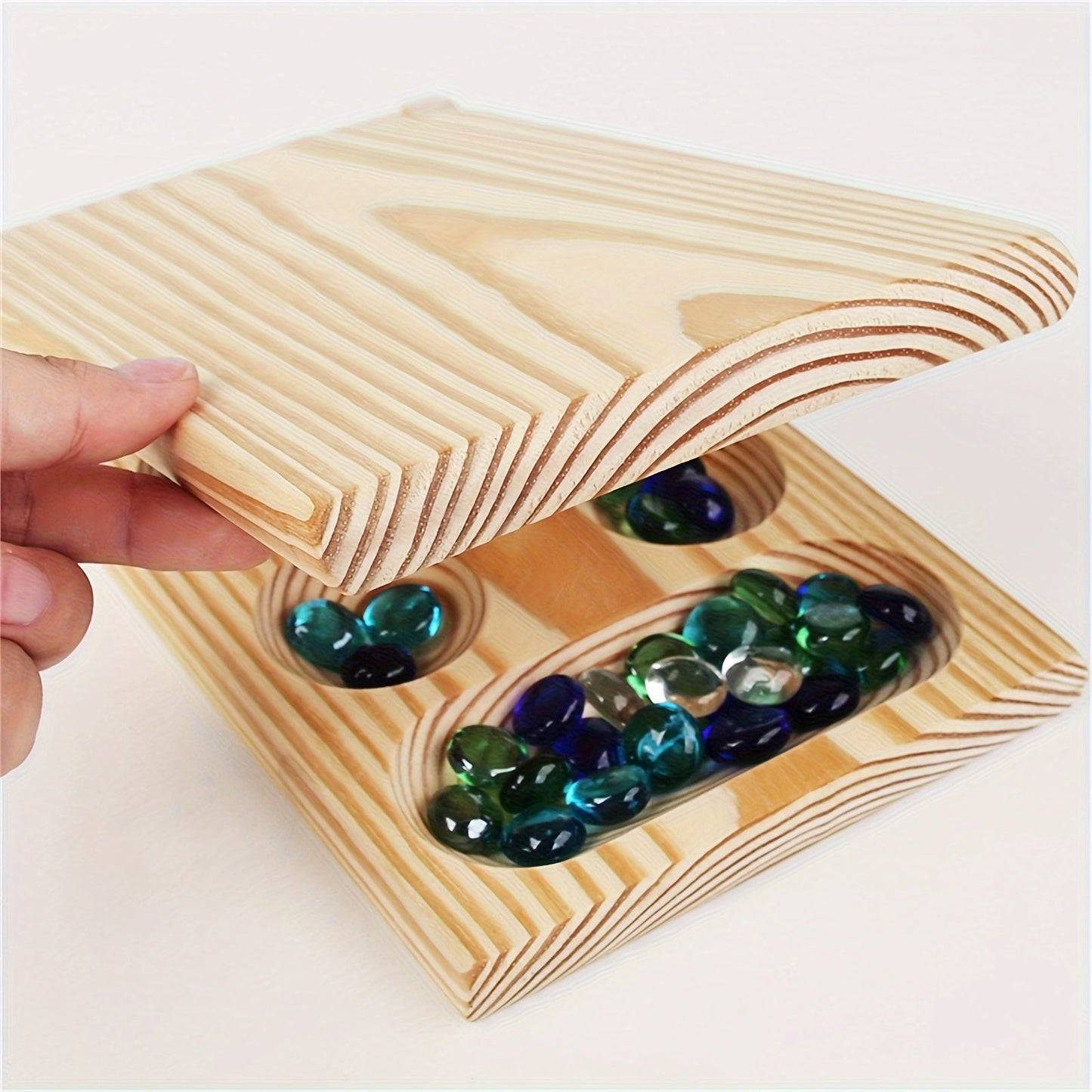 Holzspielzeug mit bunten Glasmurmeln, Aufbewahrungsbox, Montessori, Lernspielzeug, Kinder.