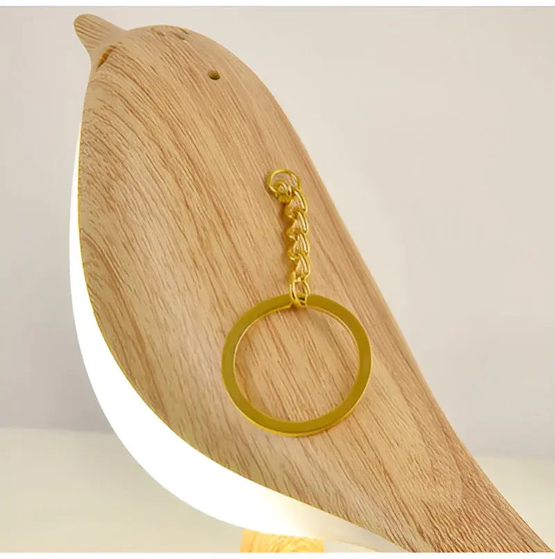Holz-Vogel-Schlüsselanhänger, goldener Ring, dekorativ, modernes Design, Geschenkidee.
