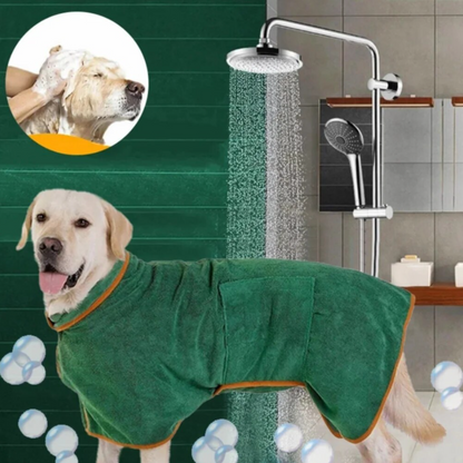 Hundebademantel grün, saugfähig, schnelltrocknend, ideal für Haustierpflege, Badezimmer.
