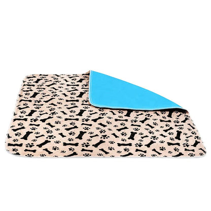 Hundedecke beige mit Pfoten- und Knochenmuster, wasserdicht, blau gefüttert, waschbar.