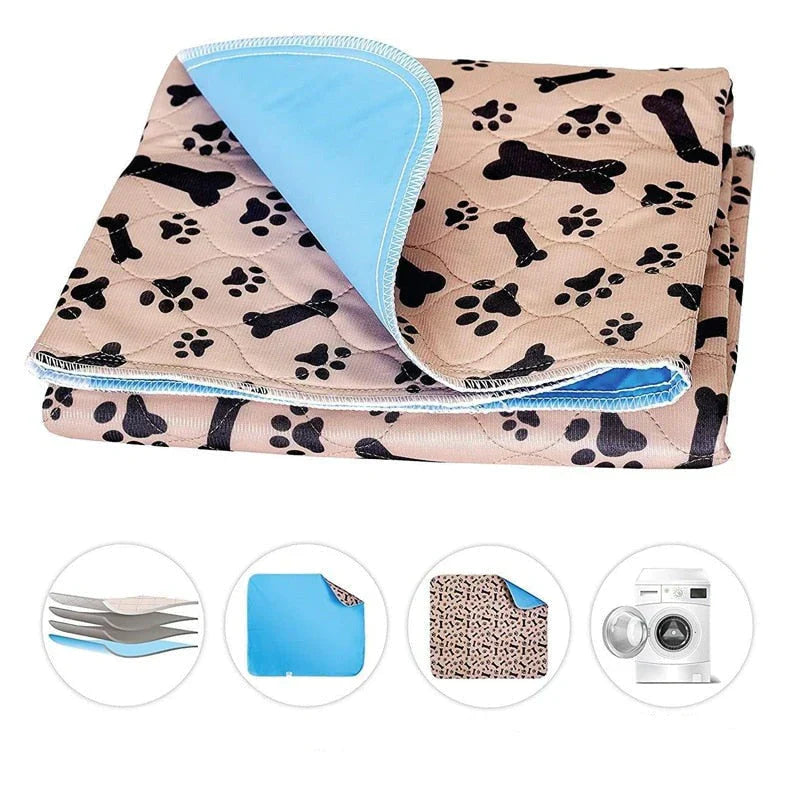 Wasserdichte Hundedecke, beige mit Pfoten- und Knochenmuster, maschinenwaschbar.