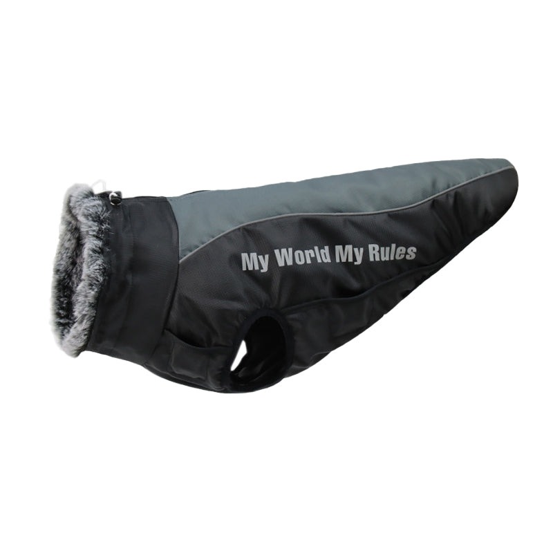 Grauer Hundemantel mit Fellkragen, Aufschrift "My World My Rules", wasserabweisend.