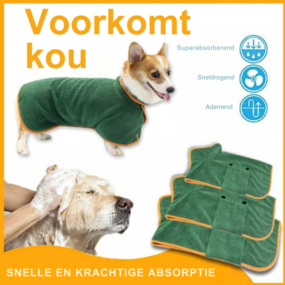 Corgi in grünem Hundebademantel, superabsorbierend, schnelltrocknend, atmungsaktiv.