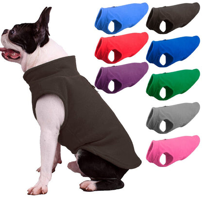 Hundemantel aus Fleece in verschiedenen Farben, warm und bequem, ideal für kaltes Wetter.