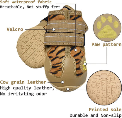 Braune Hundeschuhe mit Tigerstreifen, wasserdicht, rutschfeste Sohle, Klettverschluss.