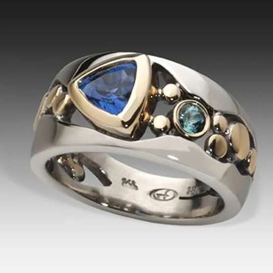 Silberring mit blauem Saphir und Goldakzenten, elegantes Schmuckdesign, luxuriöses Accessoire.