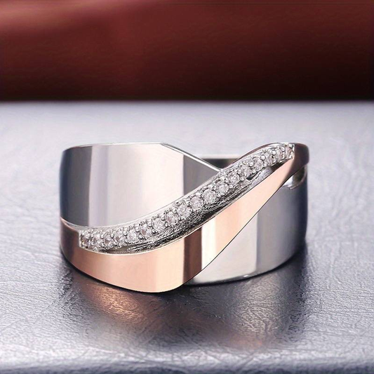 Silberner Ring mit Diamanten, elegantes Design, Schmuck für Damen, Geschenkidee, glänzend.