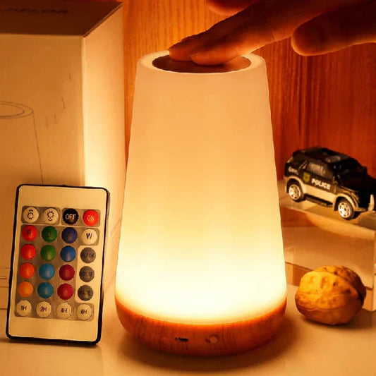 LED-Nachtlicht mit Fernbedienung, warmweiß, Touch-Steuerung, Holzsockel, dimmbar.