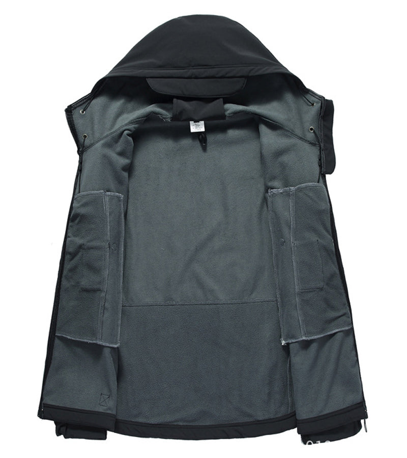 Schwarze Outdoor-Jacke mit grauem Fleecefutter, Kapuze, Reißverschluss, winddicht, wasserdicht.