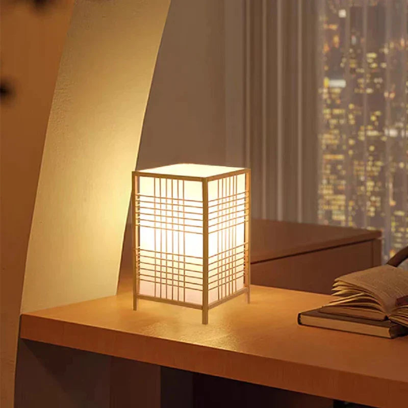 Japanische Tischlampe, warmes Licht, Zen-Stil, Tatami-Dekor, Schlafzimmer, Wohnzimmer.