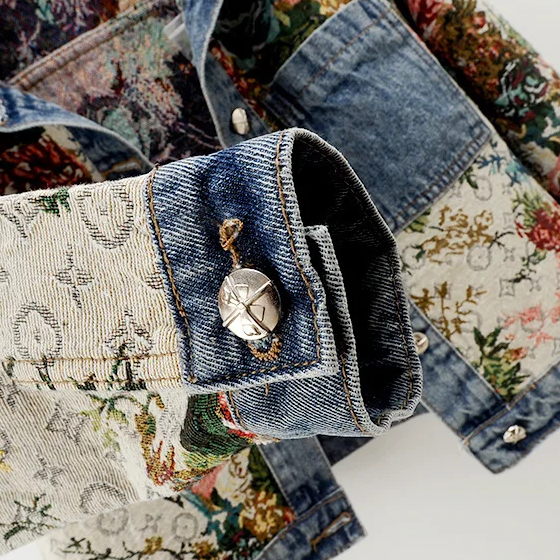 Jeansjacke mit floralen Mustern, Metallknopf, Vintage-Stil, Patchwork-Design, Damenmode.