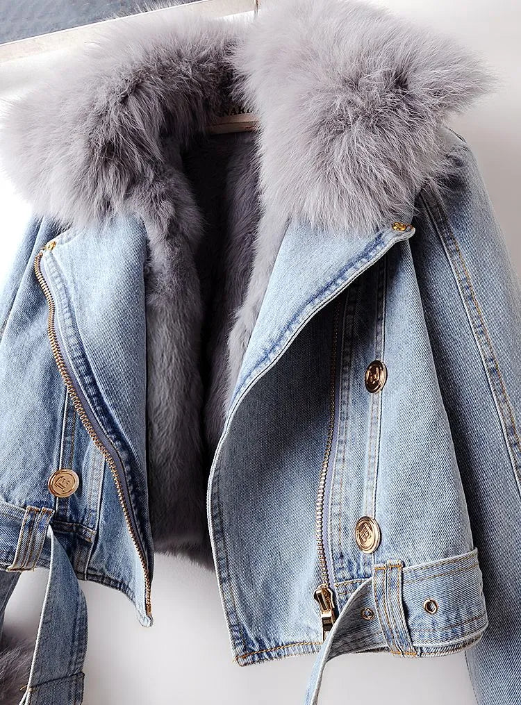 Damen Jeansjacke mit grauem Kunstfellkragen, modisch, warm, Reißverschluss, Knöpfe.