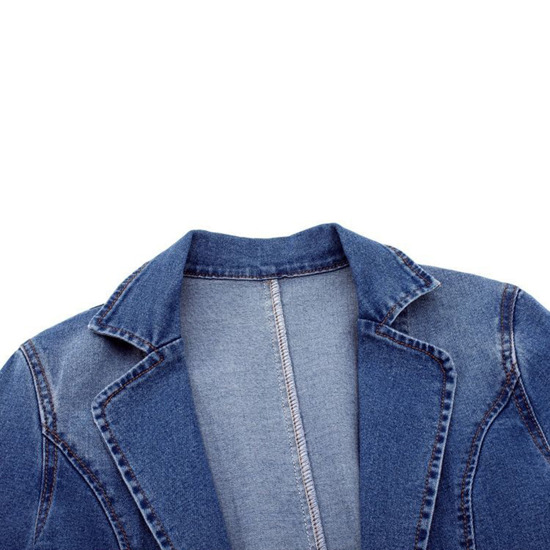 Blauer Jeansblazer für Damen, klassischer Schnitt, Denim, modisch, lässig, Kragenansicht.