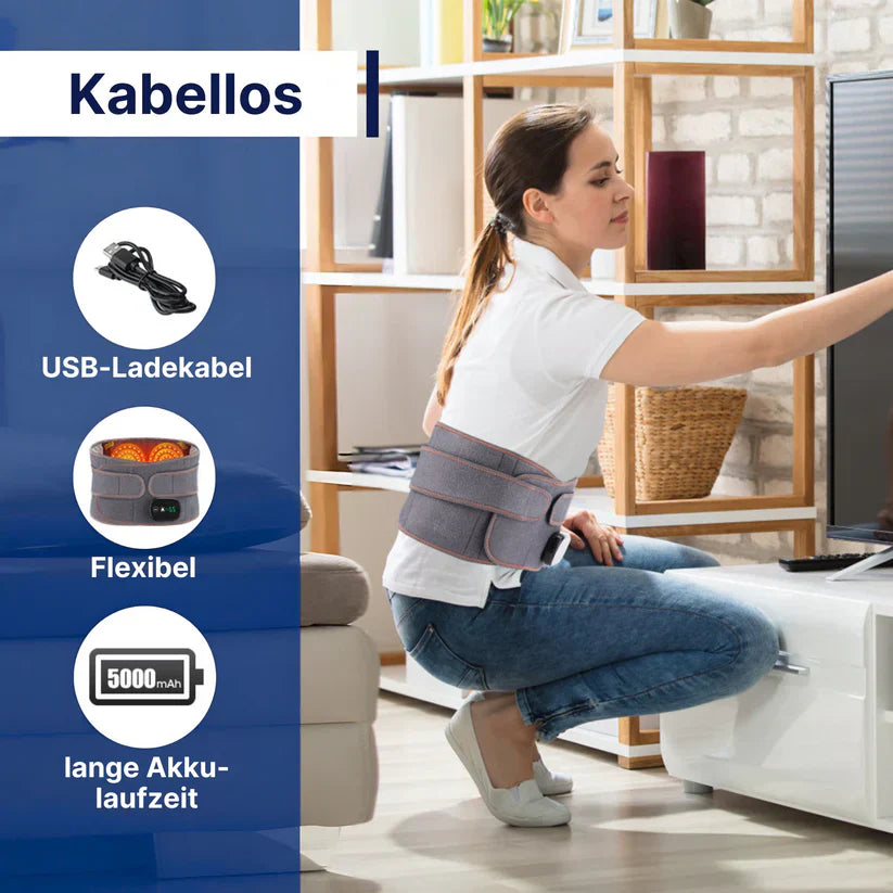 Frau mit kabellosem Heizgürtel, USB-Ladekabel, flexibel, lange Akkulaufzeit, Wohnzimmer.