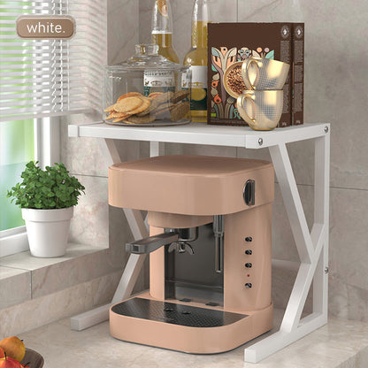 Beige Espressomaschine auf weißem Regal, Küche, modern, kompakt, Kaffeebohnen, Tassen, Fensterbank.