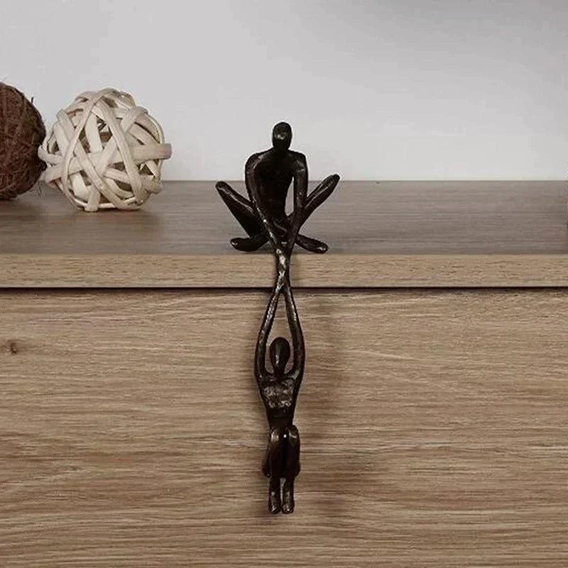 Metall-Skulptur Kletterer, schwarz, moderne Deko, Regal-Dekoration, Wohnzimmer, minimalistisch.