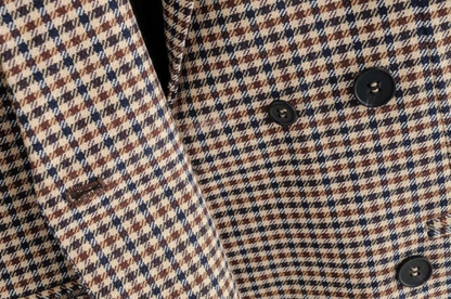 Doppelreihiger Blazer, Hahnentrittmuster, braun-blau, Knöpfe, Herrenmode, elegant.