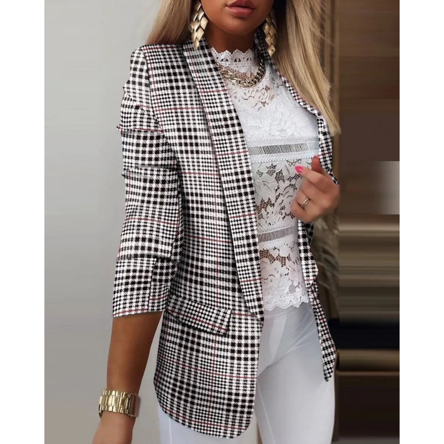 Damenblazer mit Schmetterlingsmuster, kariert, modisch, elegant, Büro-Outfit, weiß, schwarz.