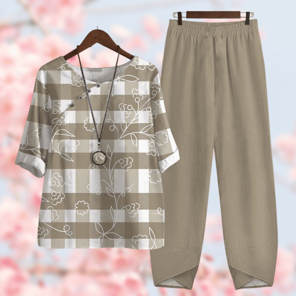 Damen Sommer Outfit, kariertes Oberteil, beige Hose, lässig, bequem, modisch, Baumwolle.