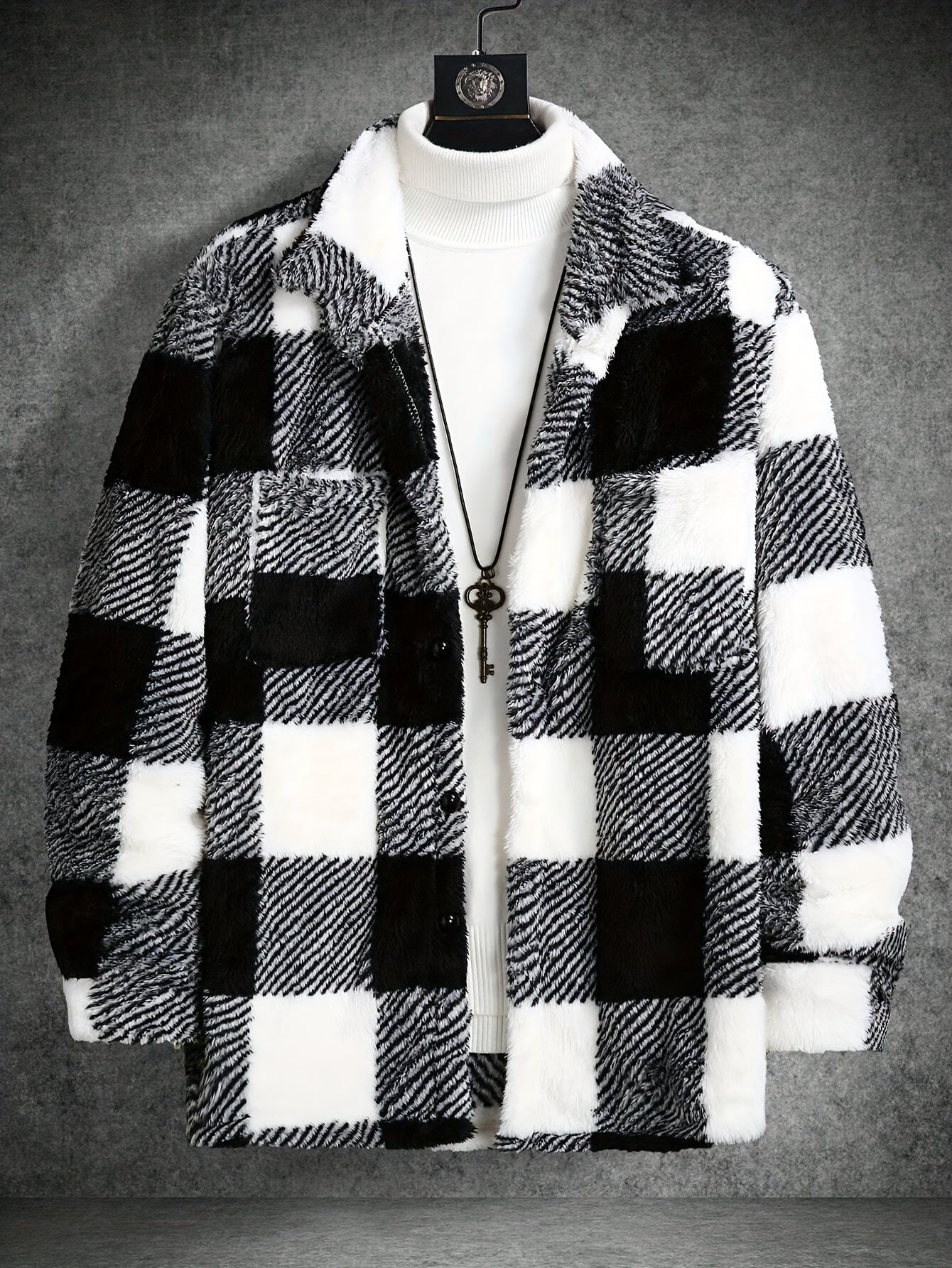 Schwarz-weiß karierte Fleecejacke, Herrenmode, warm, stilvoll, Winterbekleidung.