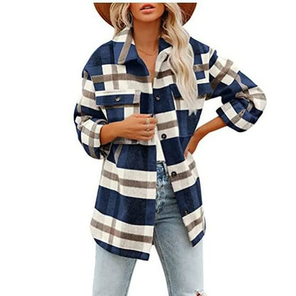 Damen Karohemdjacke blau-weiß kariert, langärmelig, Freizeitmode, Herbstbekleidung.