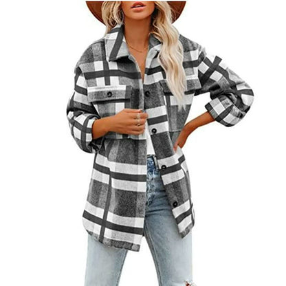 Damen Karohemdjacke, schwarz-weiß, langärmelig, Freizeitmode, Herbstbekleidung.