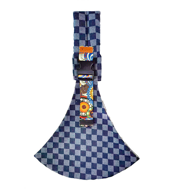 Blau kariertes Hundehalsband mit buntem Muster, verstellbar, aus Stoff, modisches Haustierzubehör.