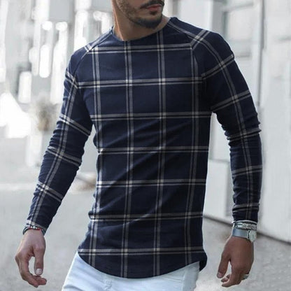 Mann trägt kariertes Langarmshirt, dunkelblau, lässig, Herrenmode, Streetwear, modern.