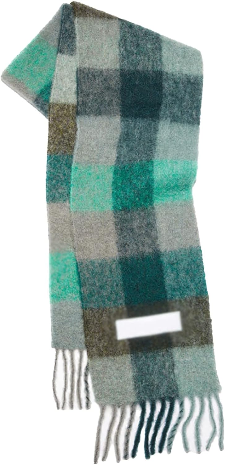 Kariertes Wollschal in Grün- und Grautönen, weiches Material, modisches Accessoire.