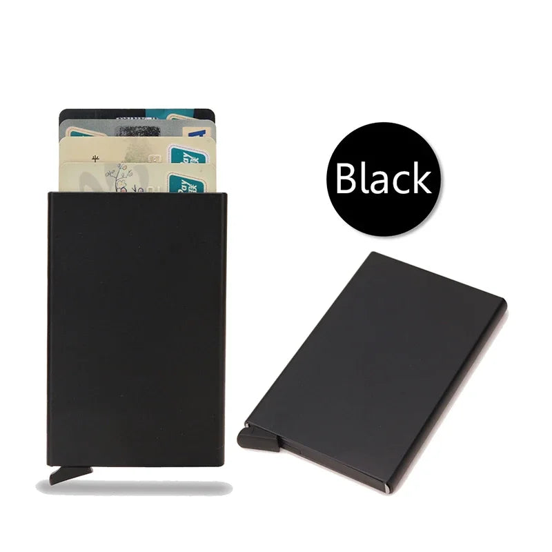 Schwarzes Aluminium-Kartenetui, RFID-blockierend, für Kreditkarten und Ausweise.