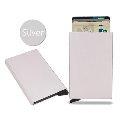Silberne RFID-Blocker-Kartenetui aus Metall, schlankes Design, für Kreditkarten und Ausweise.
