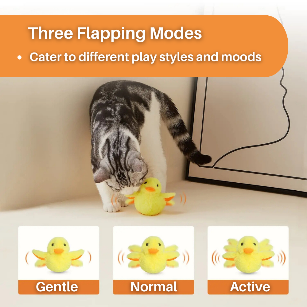 Katze spielt mit gelbem interaktivem Spielzeug, drei Modi, Haustierbedarf, Unterhaltung.