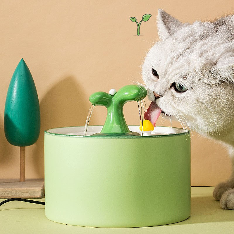 Grüner Katzenbrunnen aus Keramik, Katze trinkt Wasser, modernes Design, Haustierzubehör.