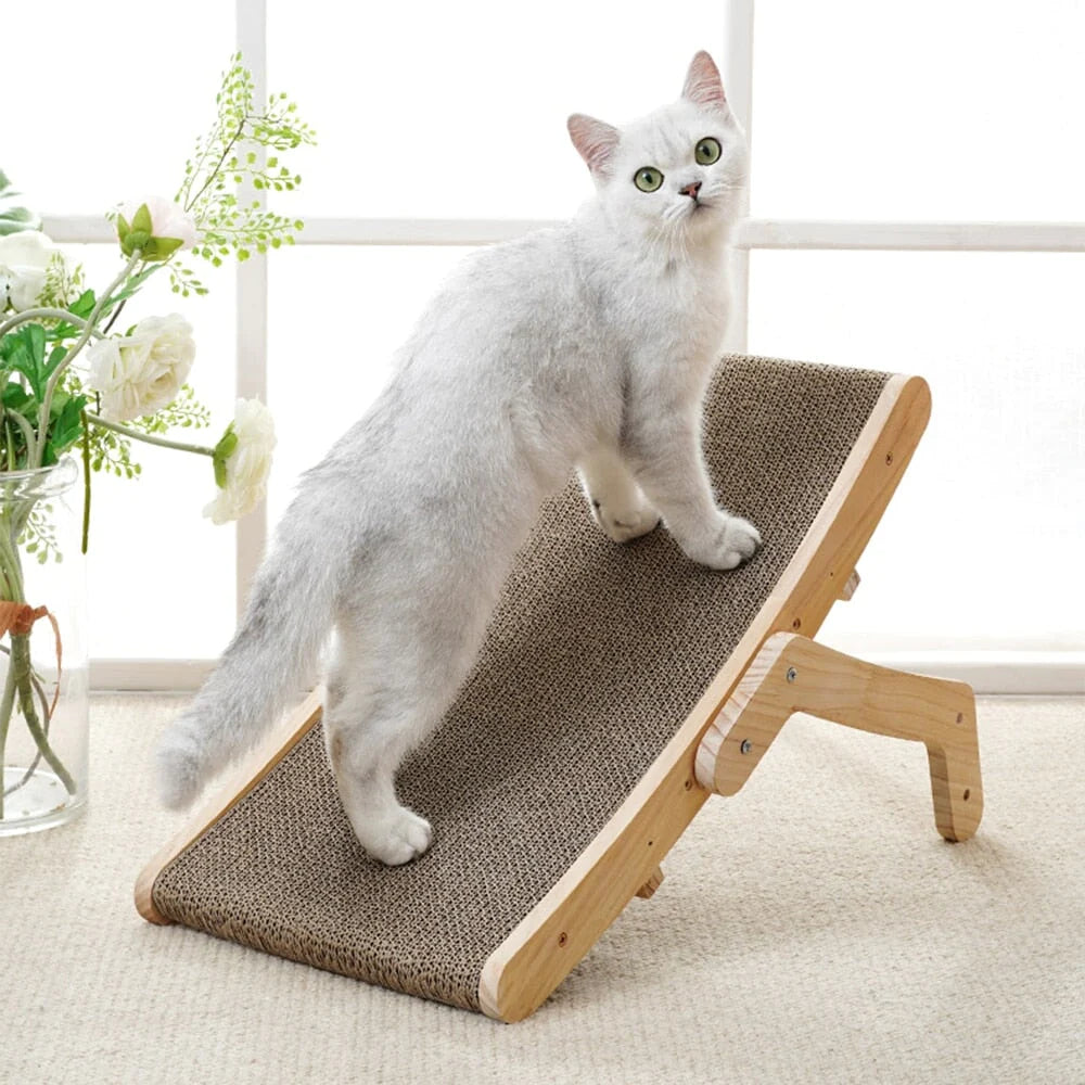 Weißer Katze auf Zen Kratzbaum aus Holz und Sisal, modernes Design, Katzenmöbel.