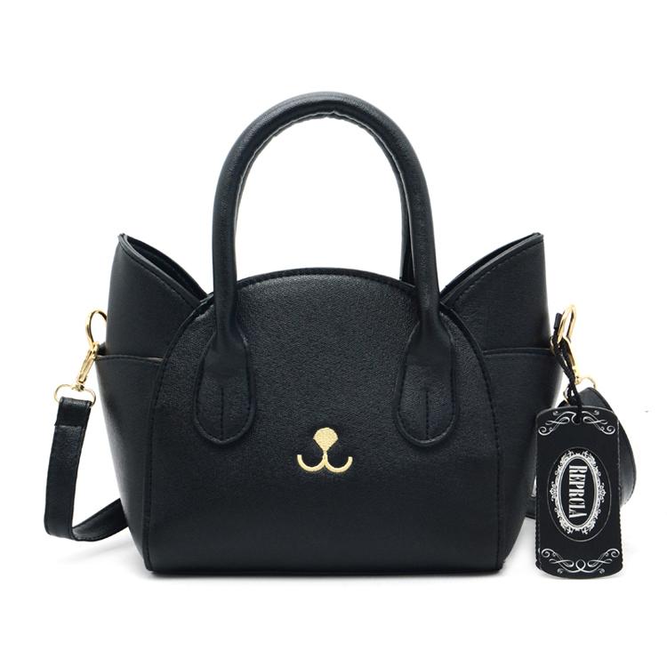 Schwarze Katzenhandtasche aus Leder mit abnehmbarem Schulterriemen und goldenen Details.