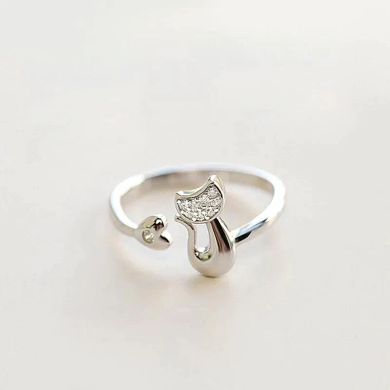 Silberner Katzenring mit Strass, verstellbar, modisches Accessoire, Geschenk für Katzenliebhaber.