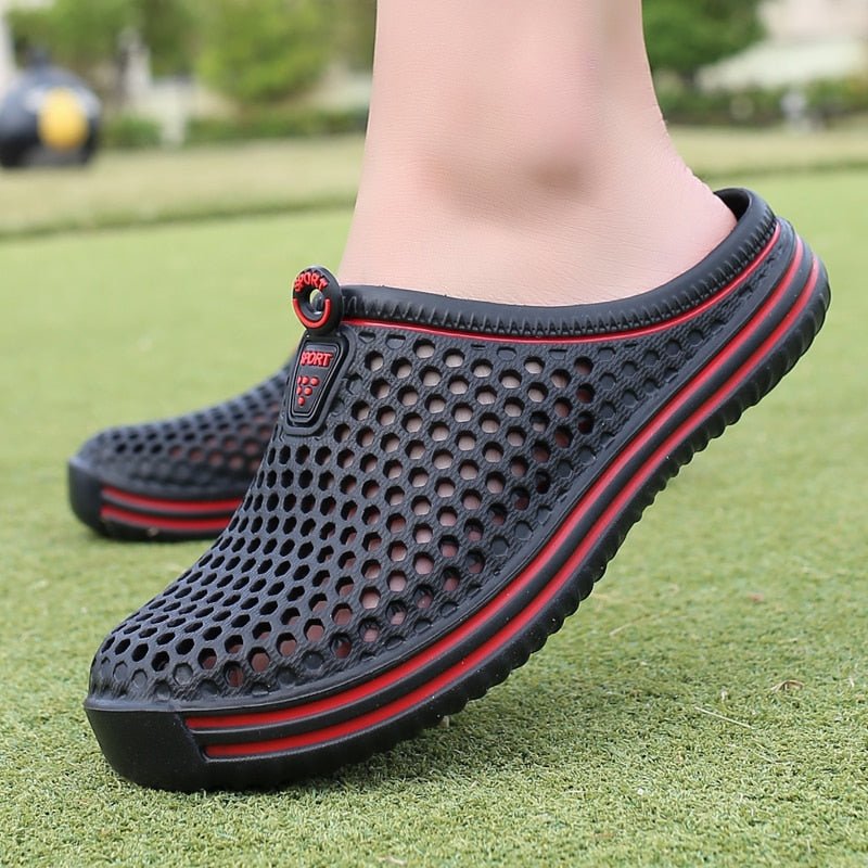 Schwarze Sommerschuhe mit rotem Streifen, atmungsaktiv, rutschfest, ideal für Freizeitaktivitäten.