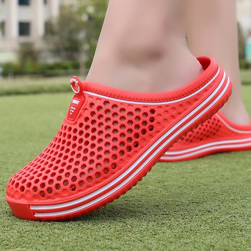 Rote Sommerschuhe aus Mesh, atmungsaktiv, rutschfest, ideal für Freizeit und Garten.