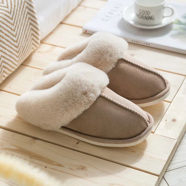 Khaki Hausschuhe mit Fellfutter, gemütlich, rutschfest, ideal für Zuhause, warme Pantoffeln.