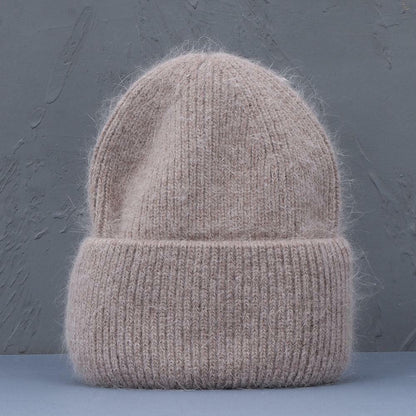Khaki Strickmütze aus Wolle, warm und weich, ideal für Wintermode und Outdoor-Aktivitäten.
