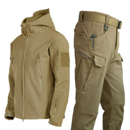 Khaki taktischer Anzug, Jacke und Hose, wasserabweisend, Outdoor-Bekleidung, Herrenmode.