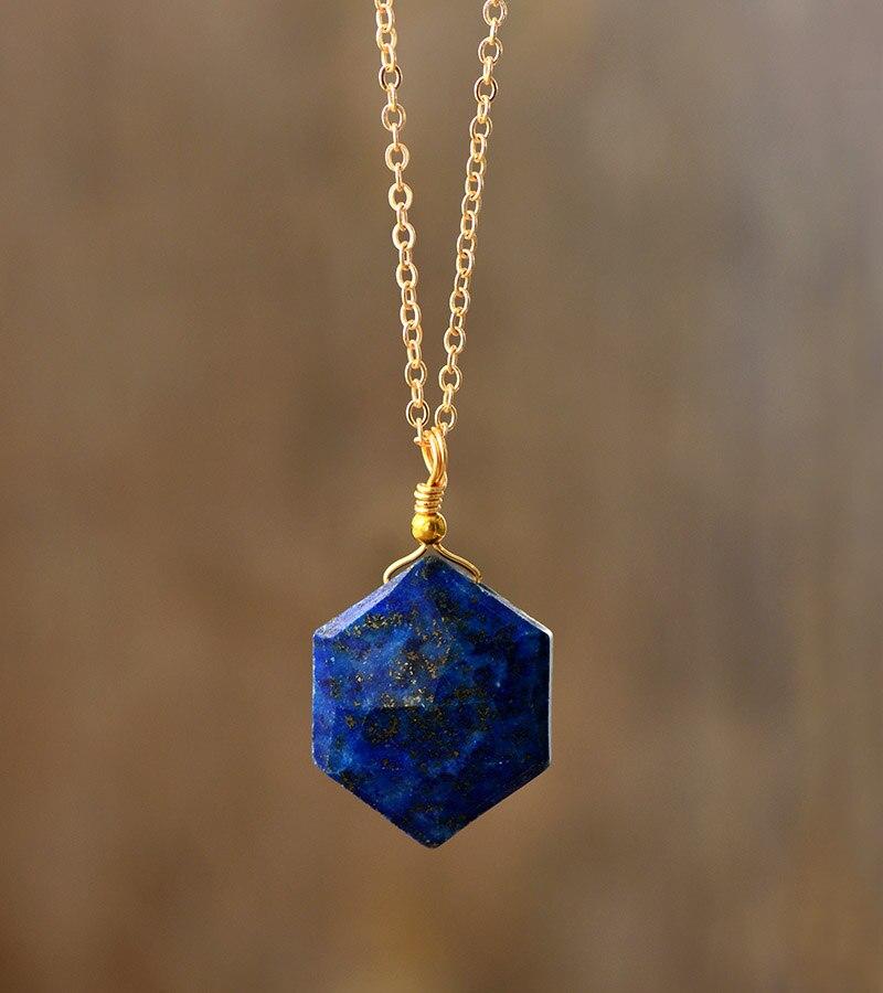 Hexagonale Lapis-Anhänger Halskette, goldene Kette, Damen Schmuck, Luxus, Natursteine.