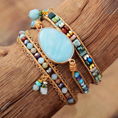Mehrschichtiges Lederarmband mit Amazonit, Natursteinperlen, Boho-Stil, handgefertigt.