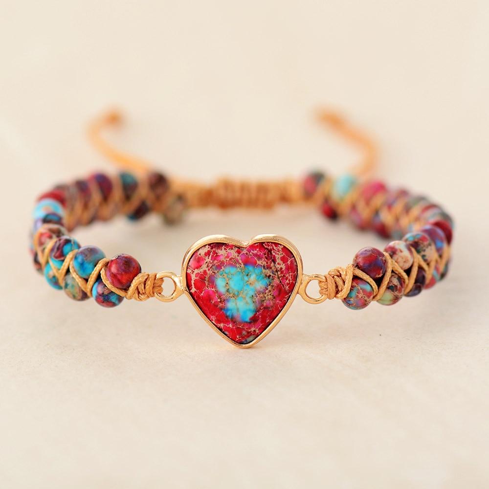 Makramee-Armband mit rotem Herzanhänger, Naturstein, handgefertigt, Damen-Schmuck.