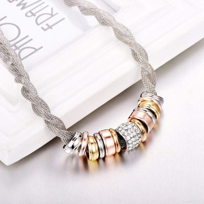 Verflochtene Mode-Halskette mit Ringen, silber-gold, Damen-Schmuck, elegant, Geschenkidee.